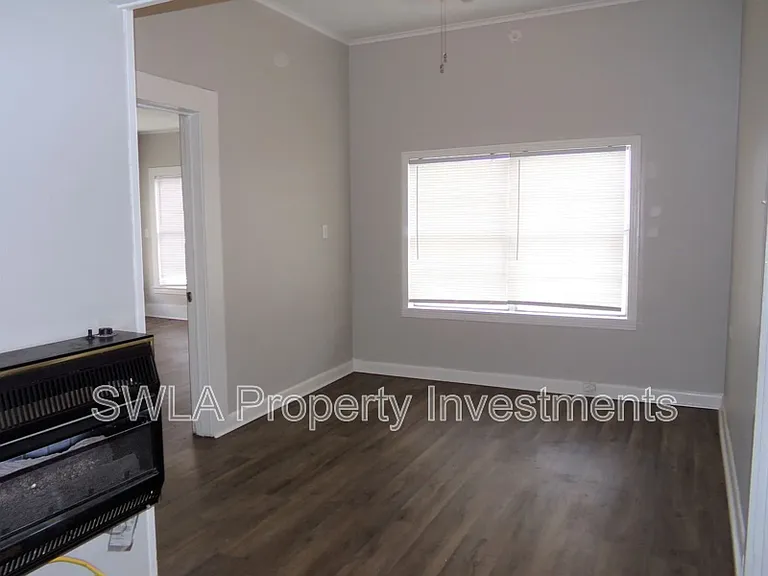 222 E Thomas St — Photo 4