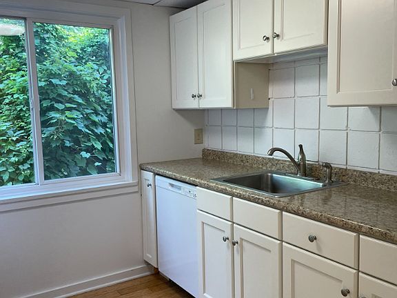 2nd image of 237 Maple St APT 3
