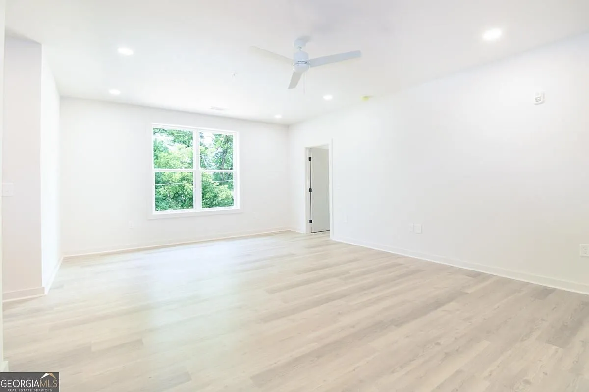 2 bed, 2.5 bath, 1250 sqft, $1,900 — Photo 2