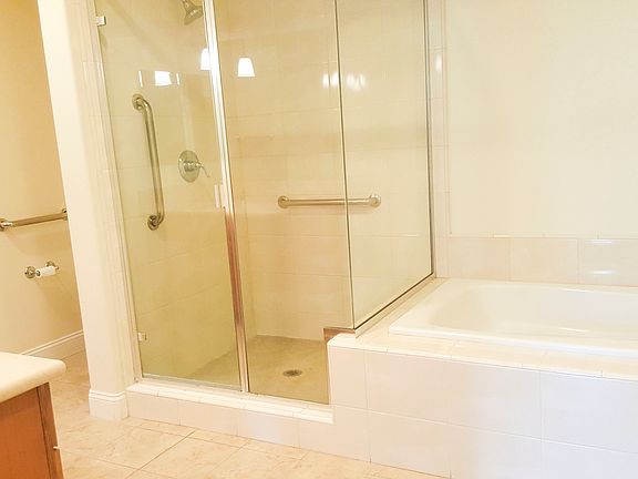 5th image of 2881 Meridian Ave Unit 211
