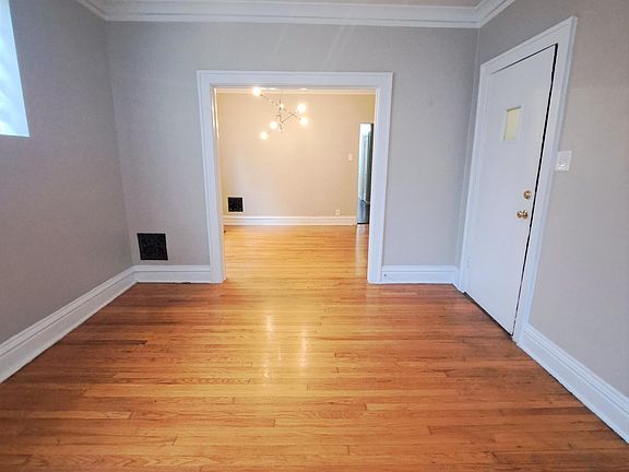 3rd image of 4617 Shenandoah Ave APT 1W
