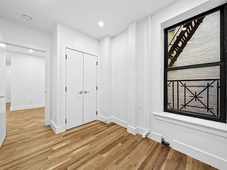 98 Thompson St #8 — Photo 8