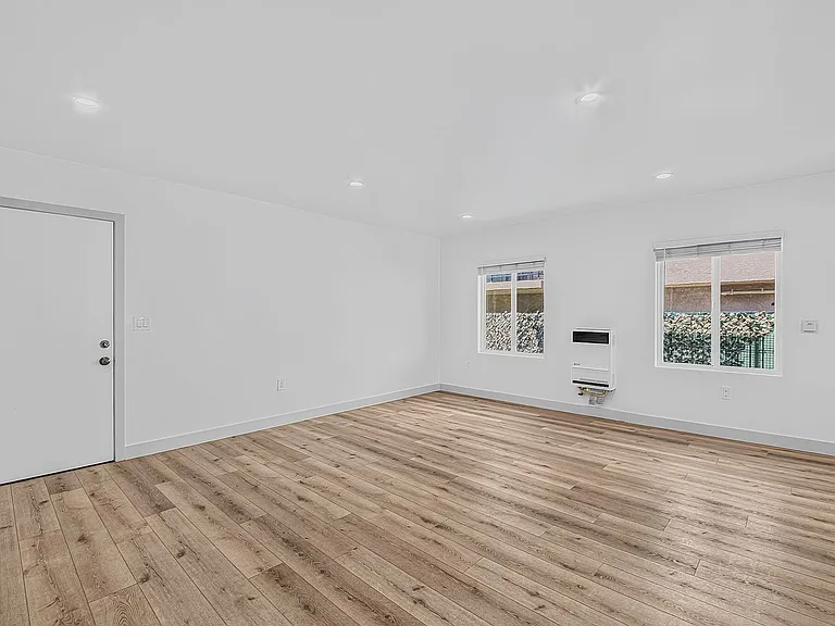 933 Alamitos Ave — Photo 11