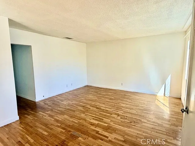 964 W 2nd St — Photo 12