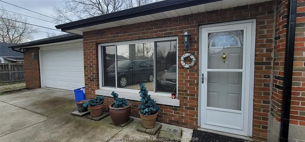3 bed, $1,800 — Photo 1