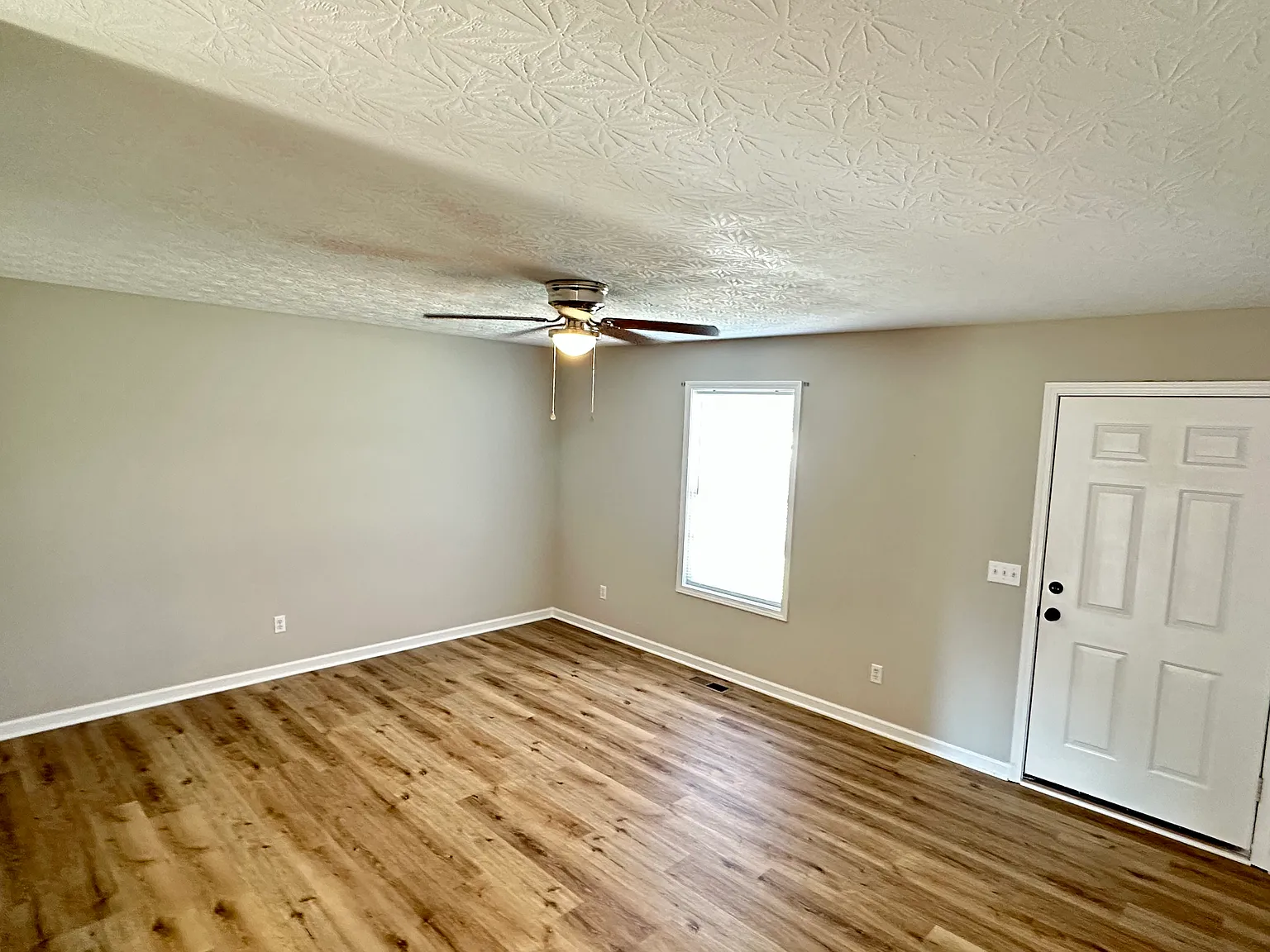 3 bed, 1698 sqft, $1,795 — Photo 3