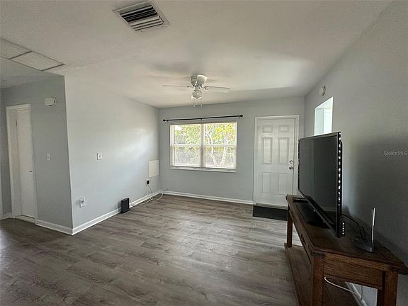 3rd image of 155 Dow Rd
