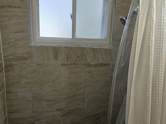 4th image of 6131 N Seeley Ave #3A