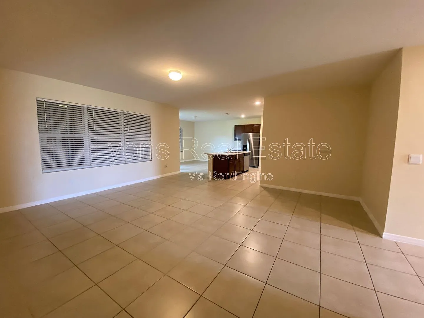 4 bed, 2.0 bath, 2090 sqft, $1,995 — Photo 3