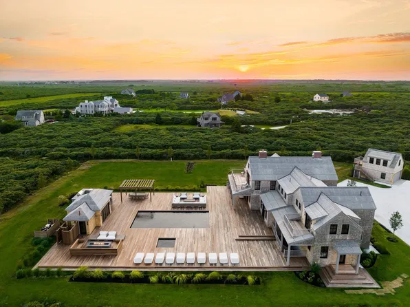 30 Devon St, Nantucket, MA 02554