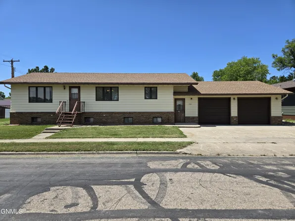 103 N Ave E, Strasburg, ND 58573