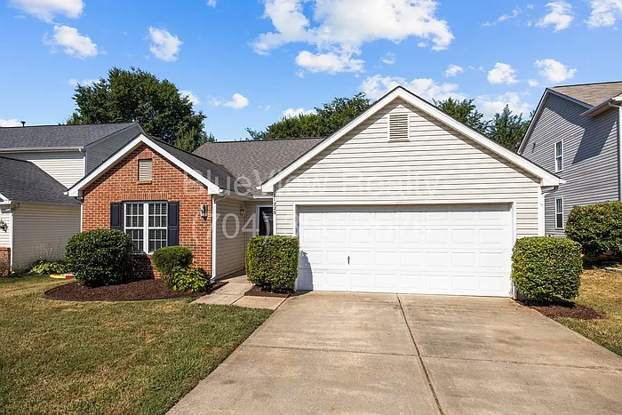 3 bed, 2.0 bath, 1354 sqft, $2,340 — Photo 2