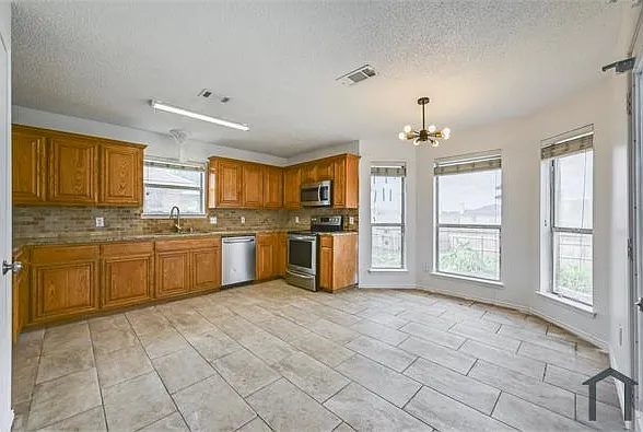 809 Elbe Dr — Photo 6