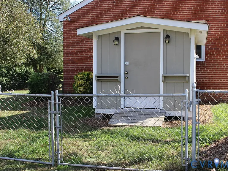 2300 Farrand St — Photo 26