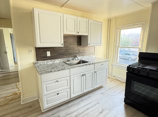 112 Main St #2L, Cohoes, NY 12047