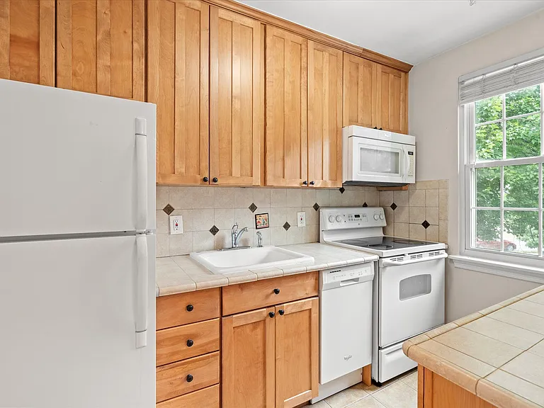 2 Ashby St #C — Photo 10