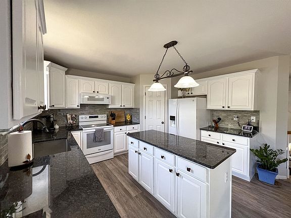 3rd image of 4703 King Salmon Way