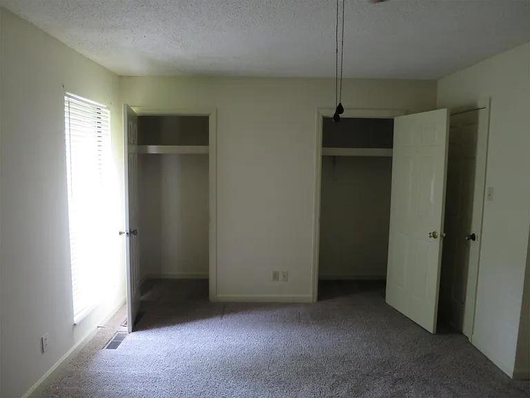 9019 Countryside Ln #D — Photo 12
