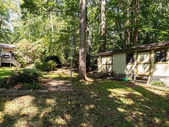 4th image of 307 Nutwood Cir