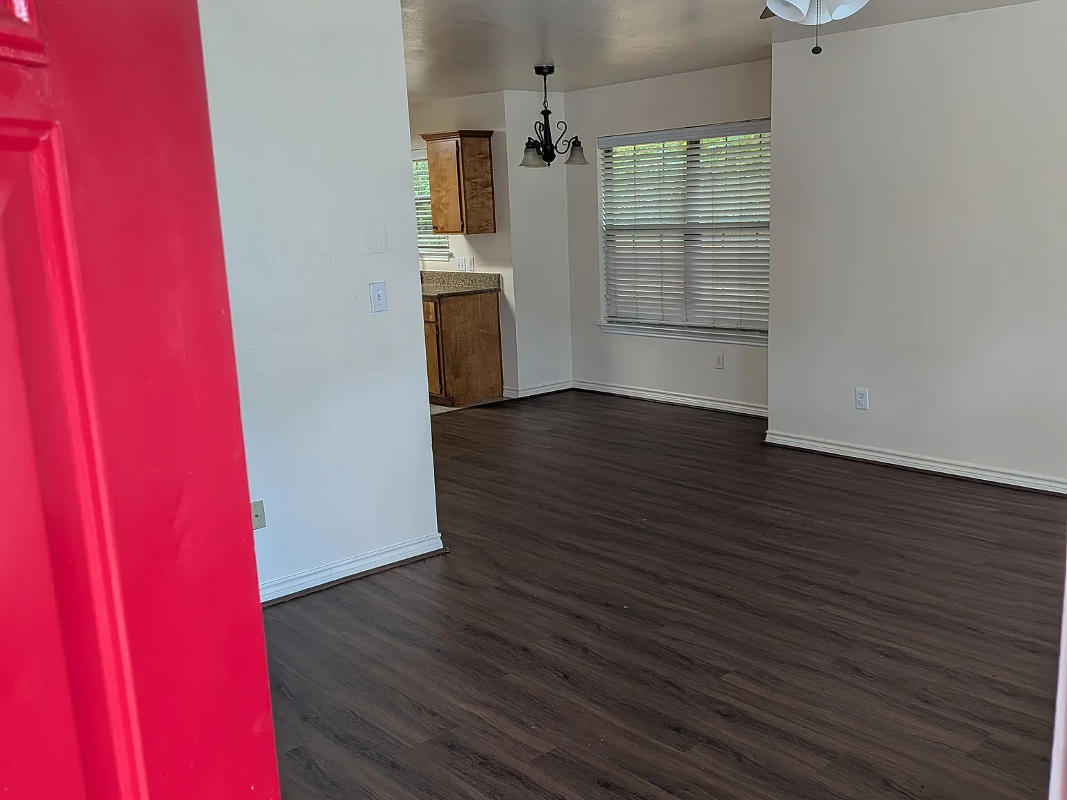 3 bed, 1350 sqft, $1,400 — Photo 2