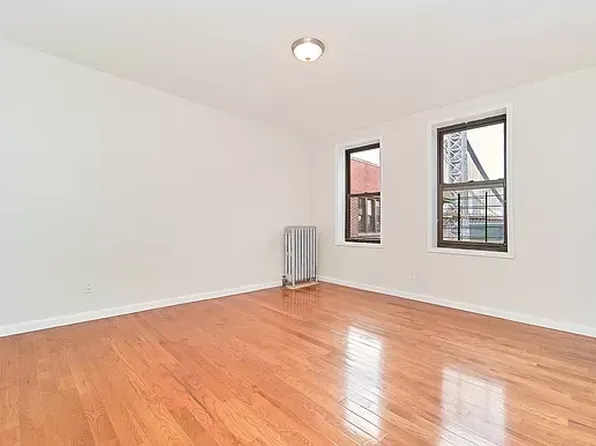 1326 Riverside Drive image 1 of 5