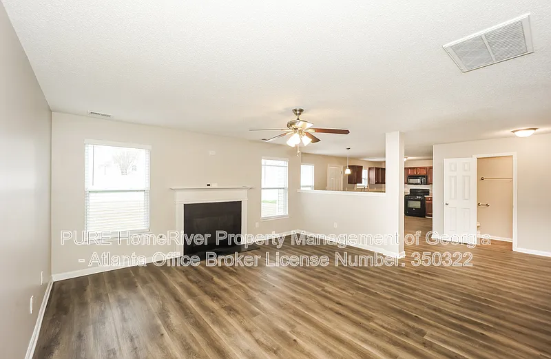 5 bed, 2.5 bath, 2598 sqft, $2,285 — Photo 2