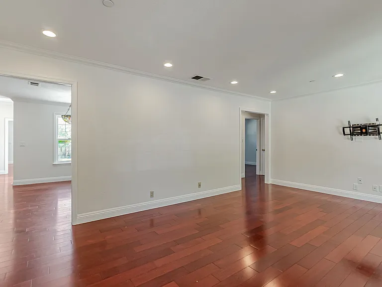 1070 Morningside Dr — Photo 5