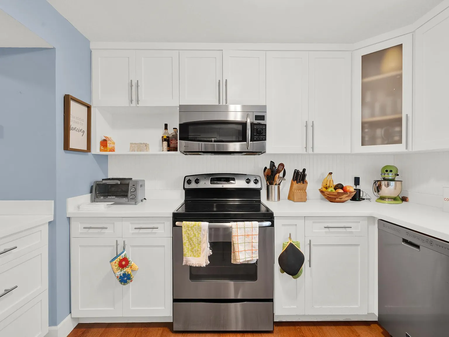 3 bed, 1378 sqft, $3,300 — Photo 4