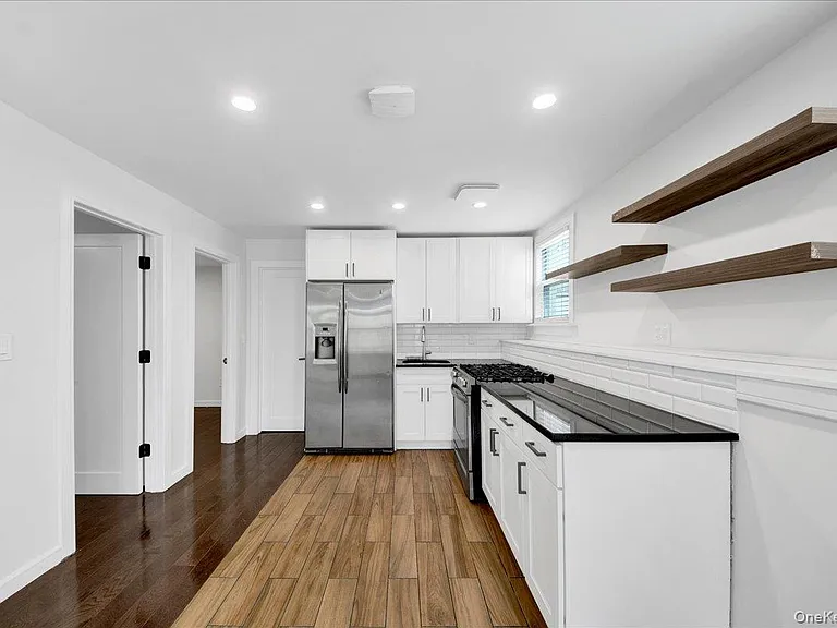 23 Colin St #GROUND FLOOR — Photo 2