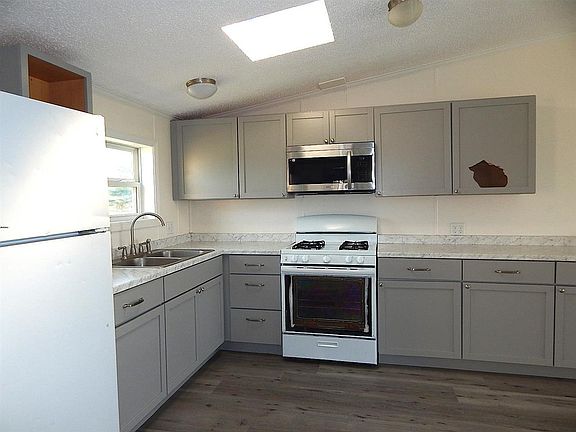 3rd image of 7689 Sand Rd