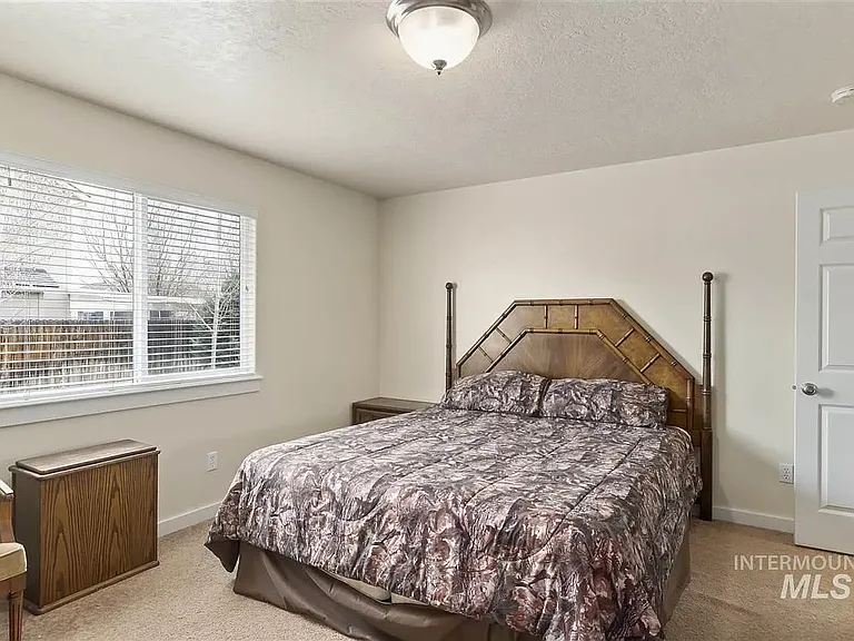 916 N Wolfsburg Ave — Photo 6