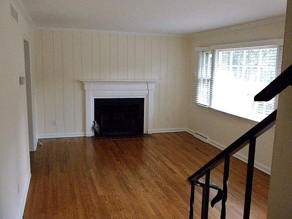 Living room, view coming down steps