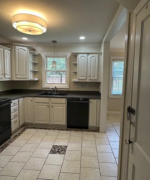 Right side of kitchen L