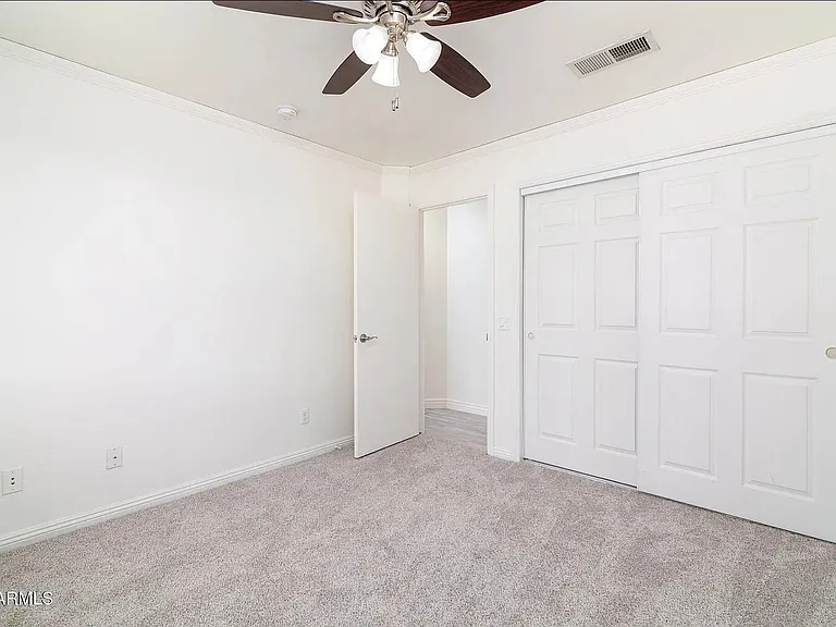 2907 S Elm St — Photo 15