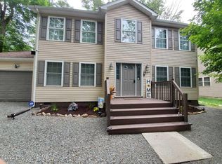 8275 Natures Dr, Tobyhanna, PA