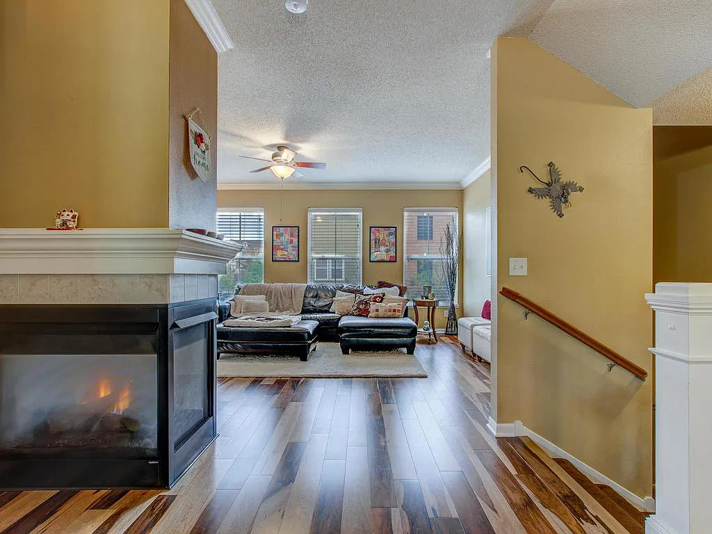 10271 Bleeker St — Photo 2