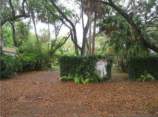 5th image of 416 S Royal Palm Way