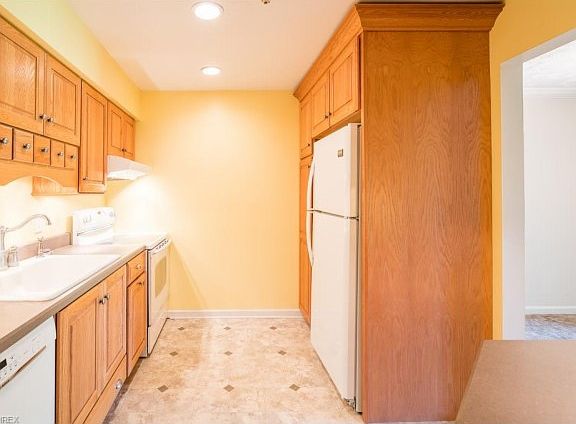 3rd image of 75 Atterbury Blvd APT 215