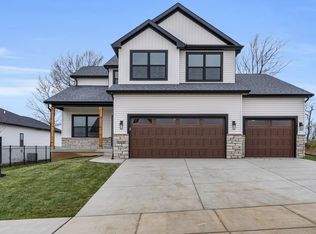 1111 Bell Grove Ln, Bloomington, IL 61705