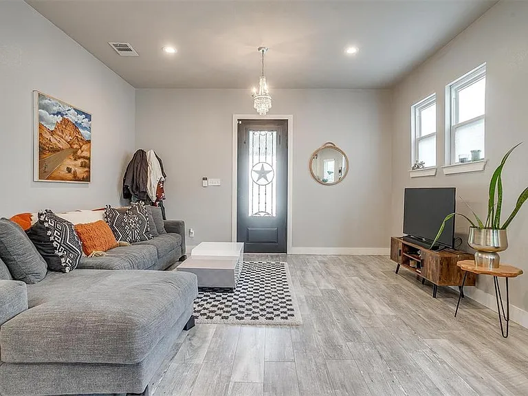 2905 S Jennings Ave — Photo 47