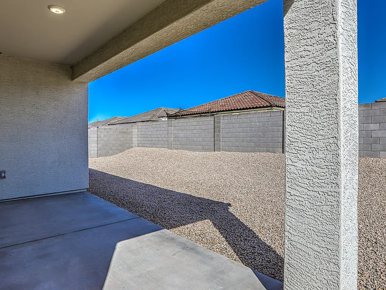 30358 W Crittenden Ln — Photo 4