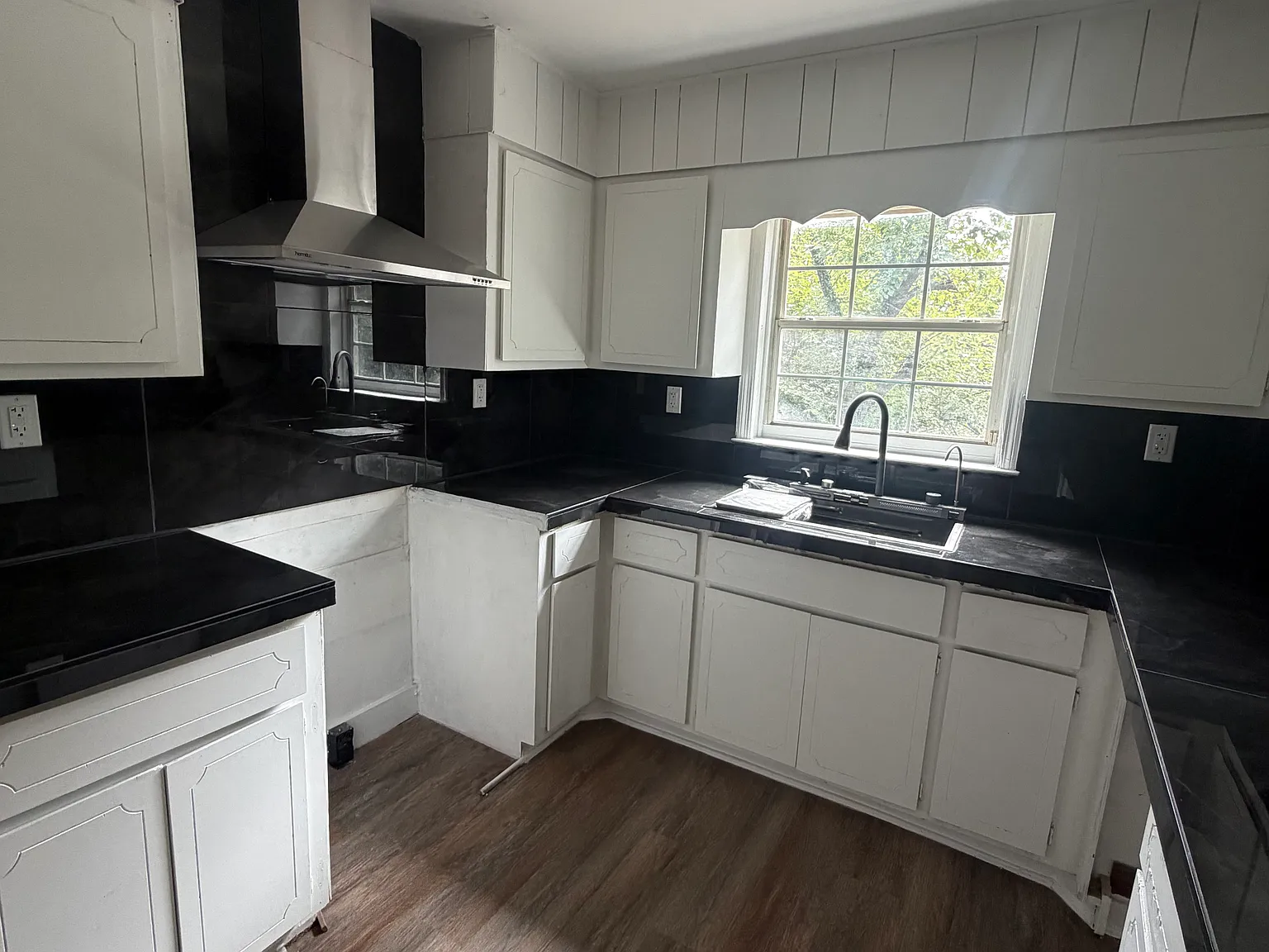 4 bed, 1232 sqft, $1,700 — Photo 1