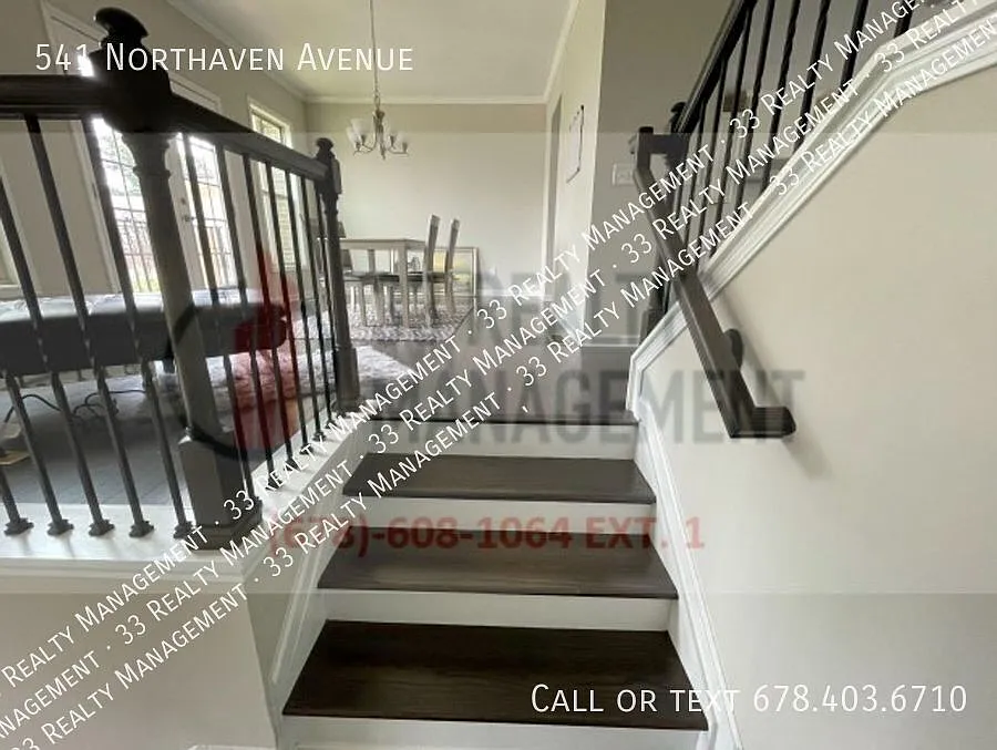 Stunning 3bed/3.5bath townhome available! — Photo 4