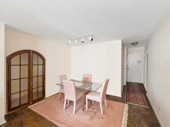 345 East 56th Street 5C image 3 of 10