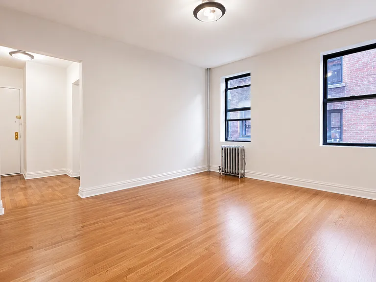 615 Fort Washington Ave #1H — Photo 2