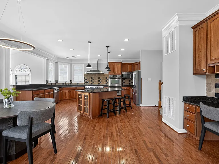 19503 Waneta Dr — Photo 10
