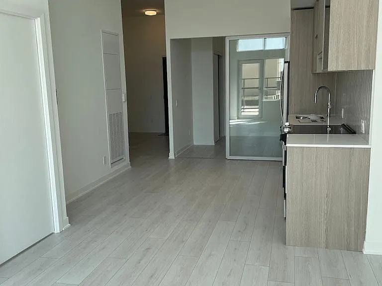 405 Dundas St W #104 — Photo 27