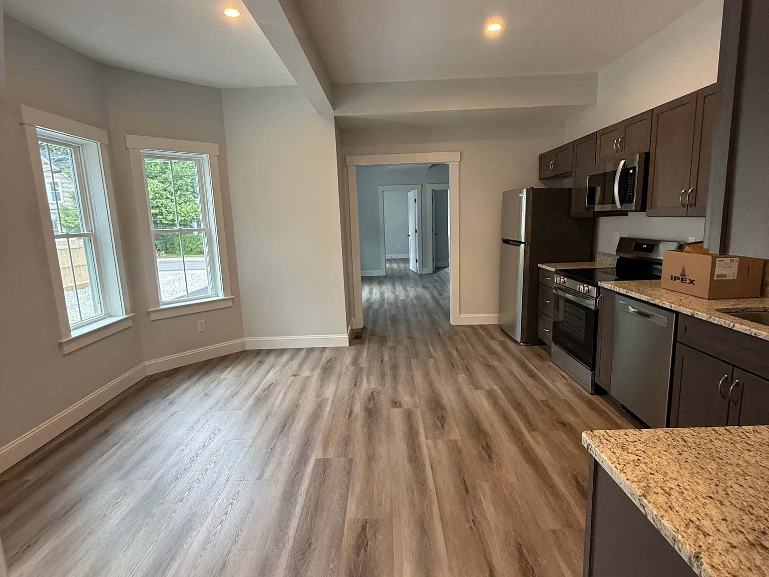 3 bed, 1050 sqft, $2,400 — Photo 3