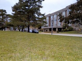 2500 Archbury Ln APT 2J, Park Ridge, IL 60068