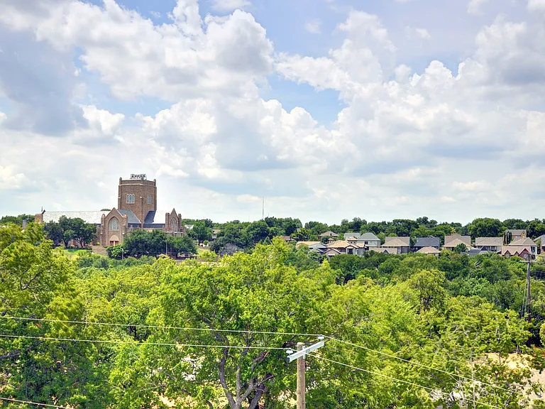 2512 Forest Park Blvd — Photo 38